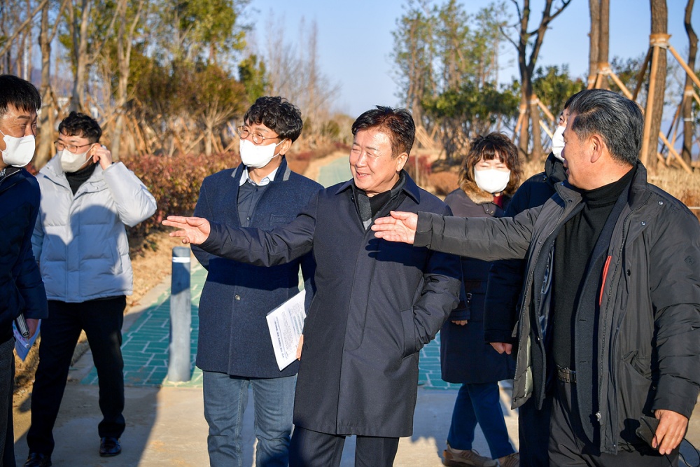 ▲ 정기명 시장이 주요 시책사업 현장 3개소를 방문해 추진상황을 점검했다.