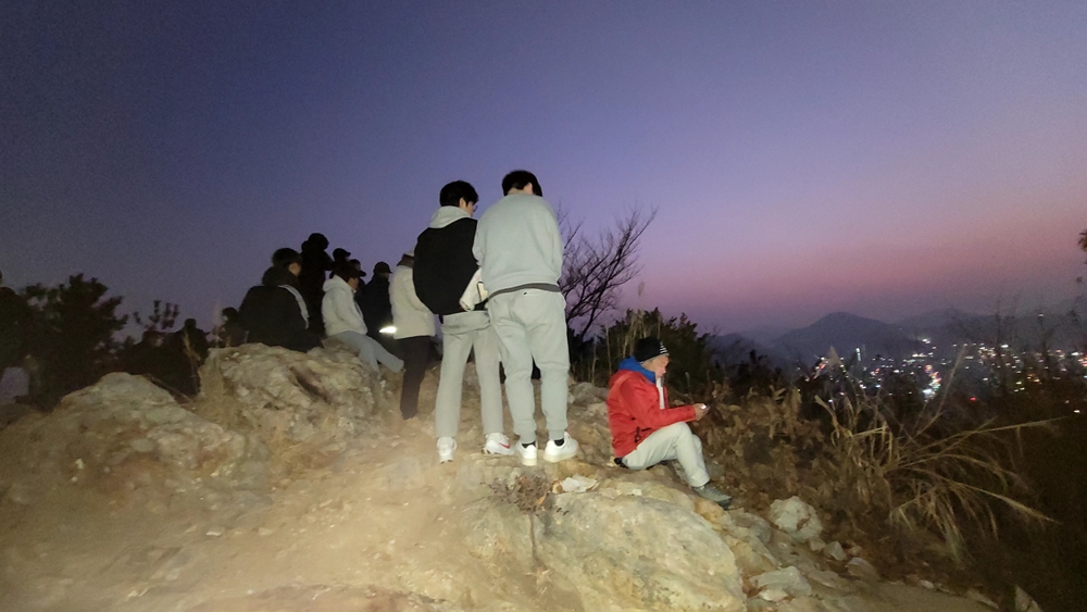 ▲ 새해 일출기다리는 시민들 ⓒ전시은