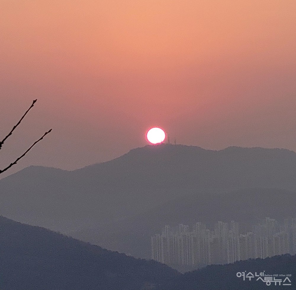 ▲2023년 떠오른 붉은 해