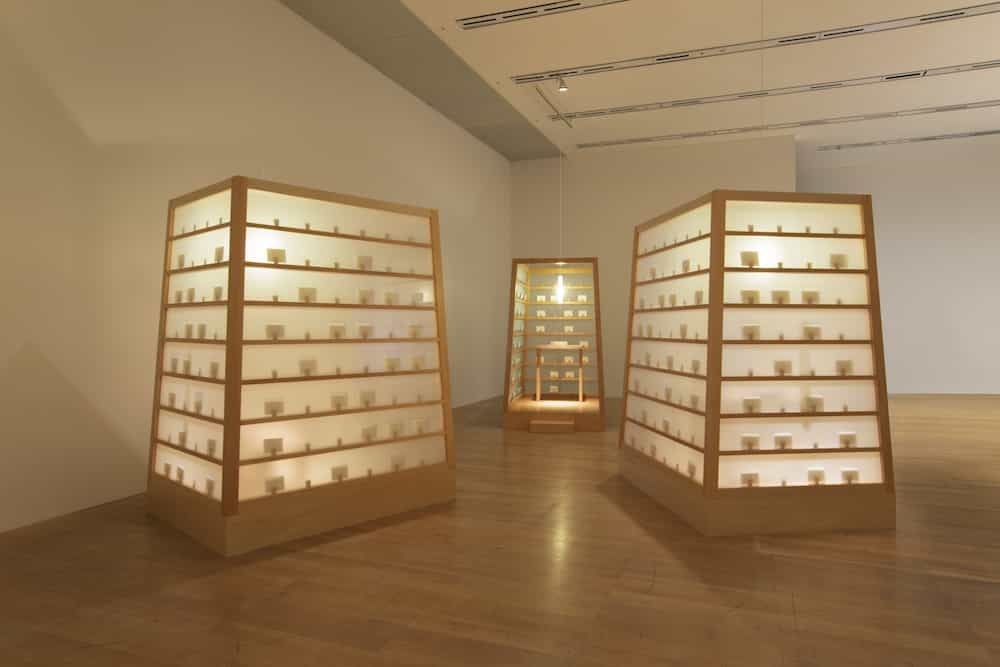 ▲ 시의 정원-리밍웨이(The Letter Writing Project, 1998, 나무부스-편지지, 편지봉투, 연필 총 3점290x170x231)