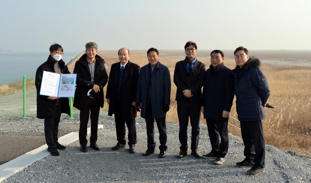 ▲  율촌제2산업단지 조성사업 현장을 방문한 강문성 전라남도의원