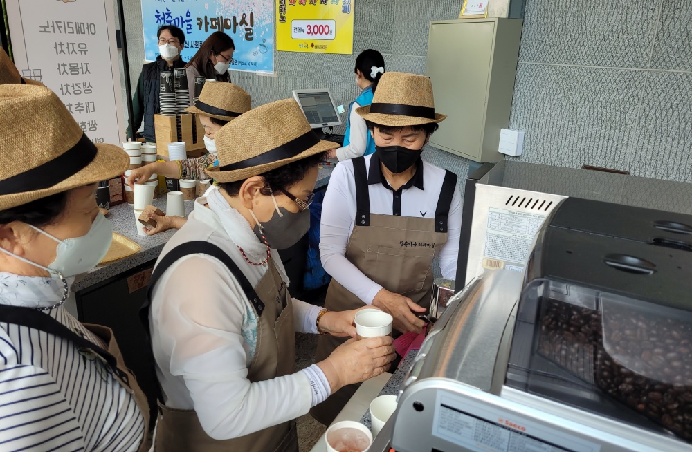 ▲시장형 노인일자리인 함평군 노인복지관카페