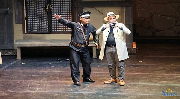 ▲여순사건특별법이 통과된 것을 기념해 김종의씨 일행이 출연한 연극인  공연에서 일본 악덕 순사역으로 출연한 김종의씨 모습  ⓒ김종의