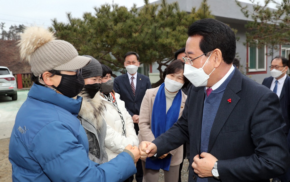 ▲ 곡성 바울요양원 위문