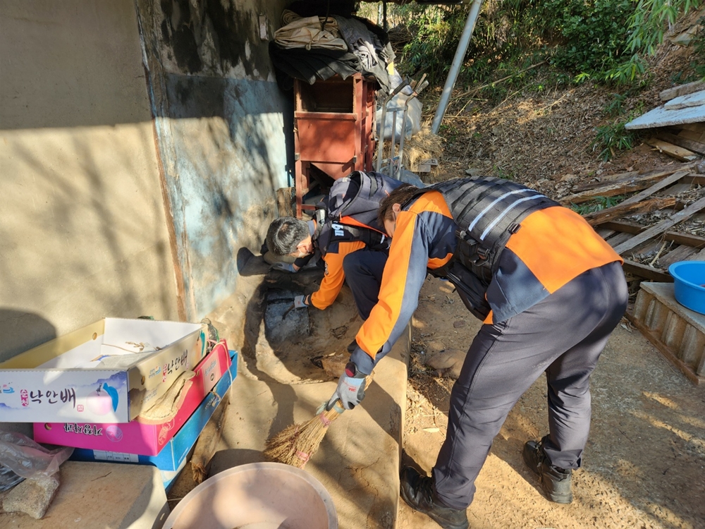 ▲ 여수소방서가 소라면 달천마을에서 안전사고예방활동을 진행했다.