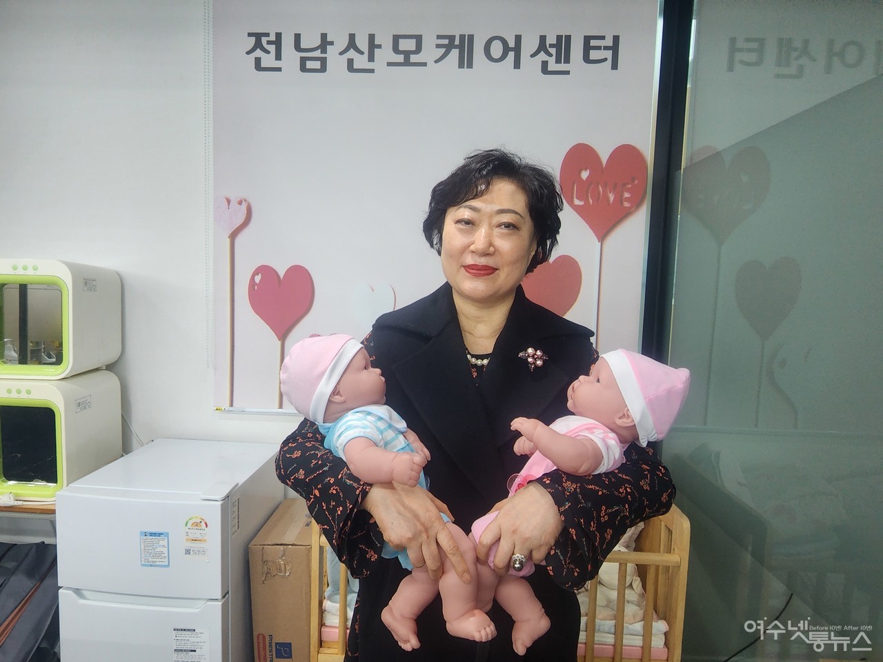 ▲ 배점숙 원장은 전남산모케어센터는 올초 전남에서 유일하게 고용노동부가 발행하는 국민내일배움카드 기관으로 선정되었다며 아이인형을 보듬고 한컷 ⓒ심명남