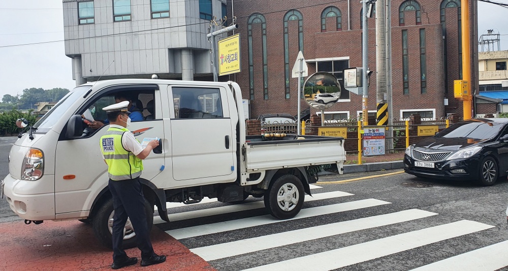 ▲ 우회전 일시정지 교통단속
