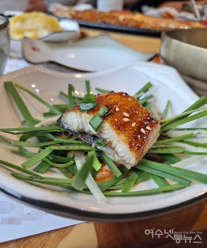 ▲ 장어양념구이는 부추와 잘 어울린다. ⓒ조찬현