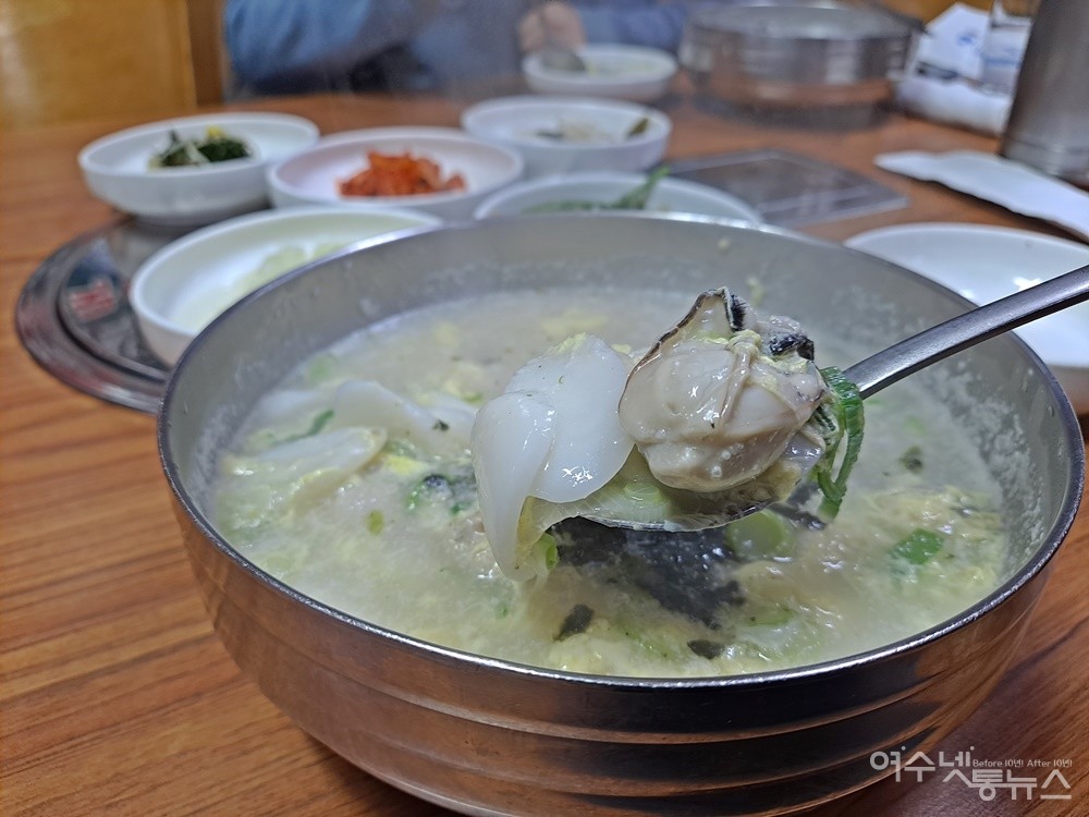 ▲ 여수 함평한우 굴소고기떡국은 우리 소 한우에 여수산 탱글한 굴을 넣어 끓여냈다. ⓒ조찬현