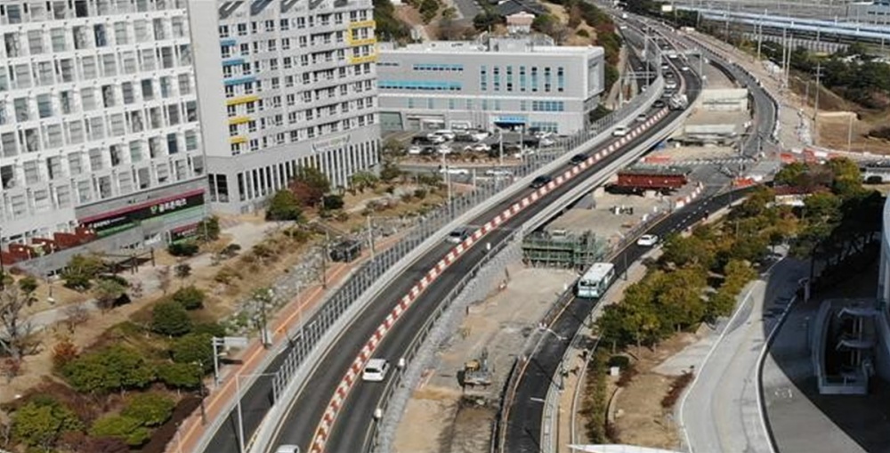 ▲ 고가도로 교량 상부 거치공사 현장