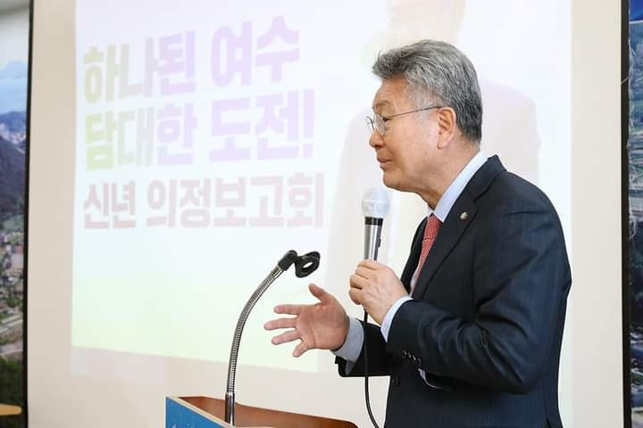 ▲ 지난 27일 주삼동주민센터를 방문해 신년의정보고회를 연 김회재 국회의원