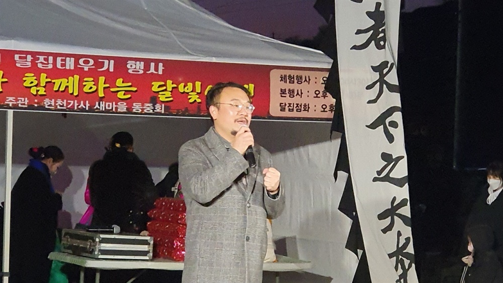 ▲ 열창 중인 성악가 이중현 씨  ⓒ정병진