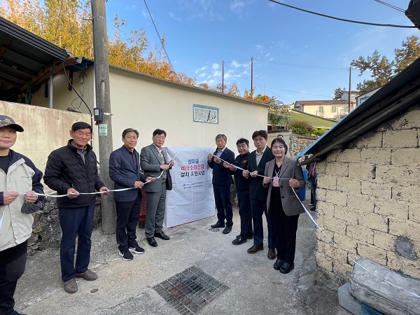 ▲ 섬마을비상소화전함 설치 지원사업 기념사진