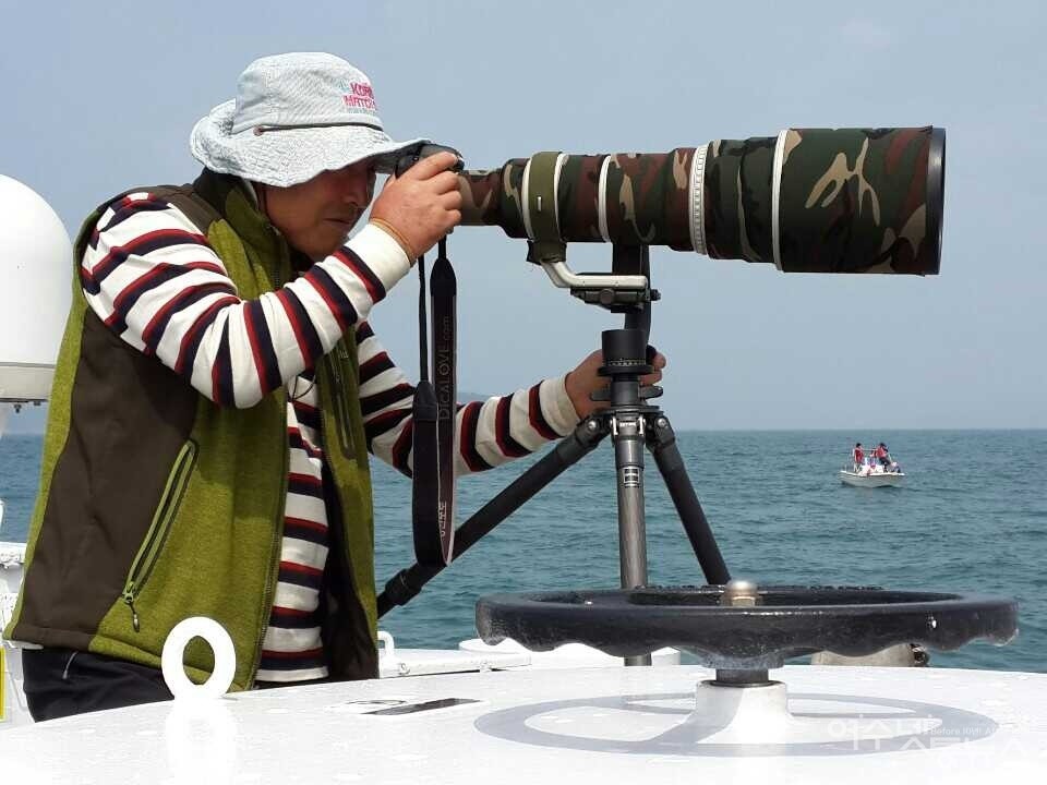 ▲ 요트사진작가 정종현씨는 “사진을 잘 찍으려면 자꾸 보고 열심히 많이 찍어 봐야”한다고 말한다.ⓒ정종현