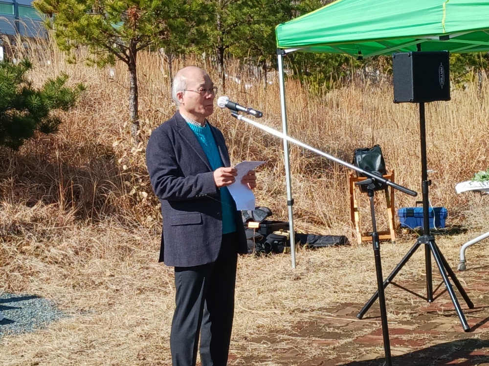 ▲ 추모기도를 올리는 정한수 목사