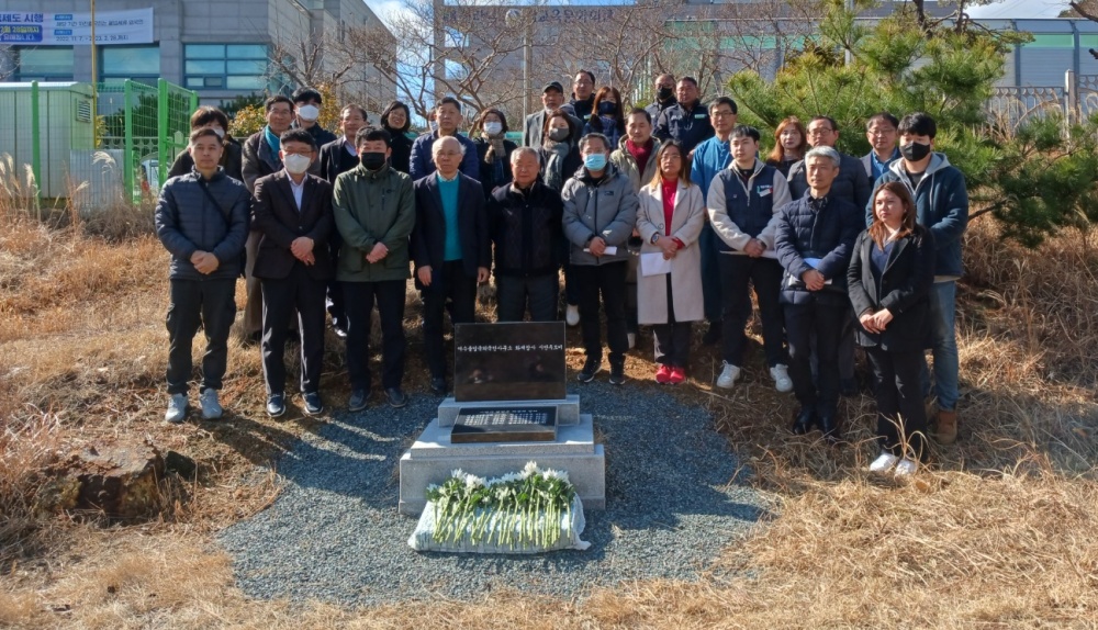 ▲ 여수출입국외국인사무소 화재 참사 추모비 제막식 참여자