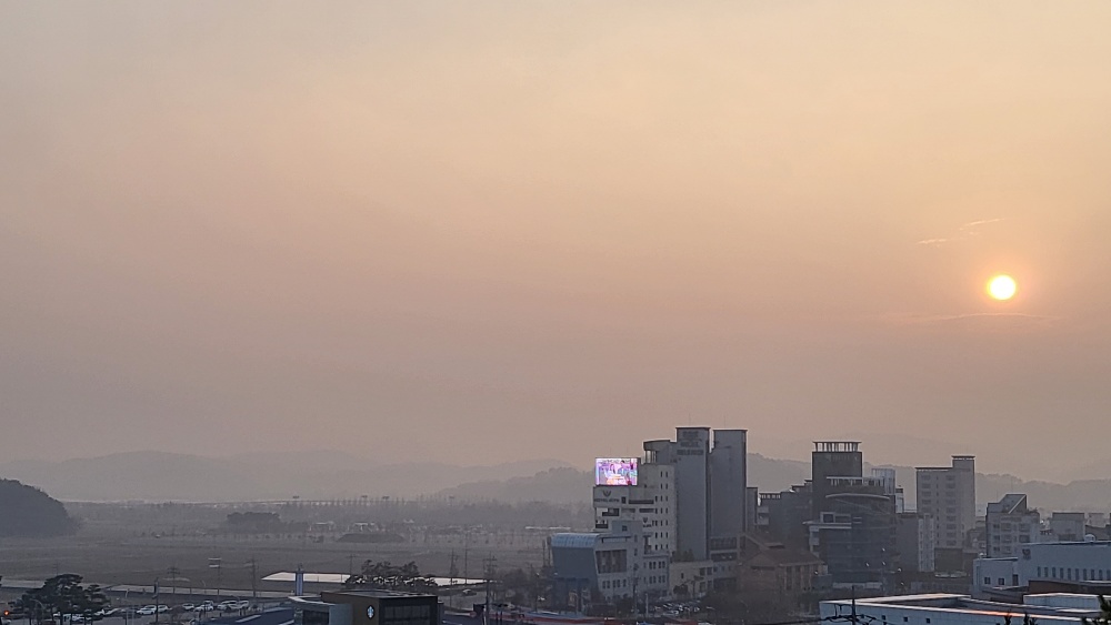 ▲ 미세먼지로 뿌연 순천시 모습