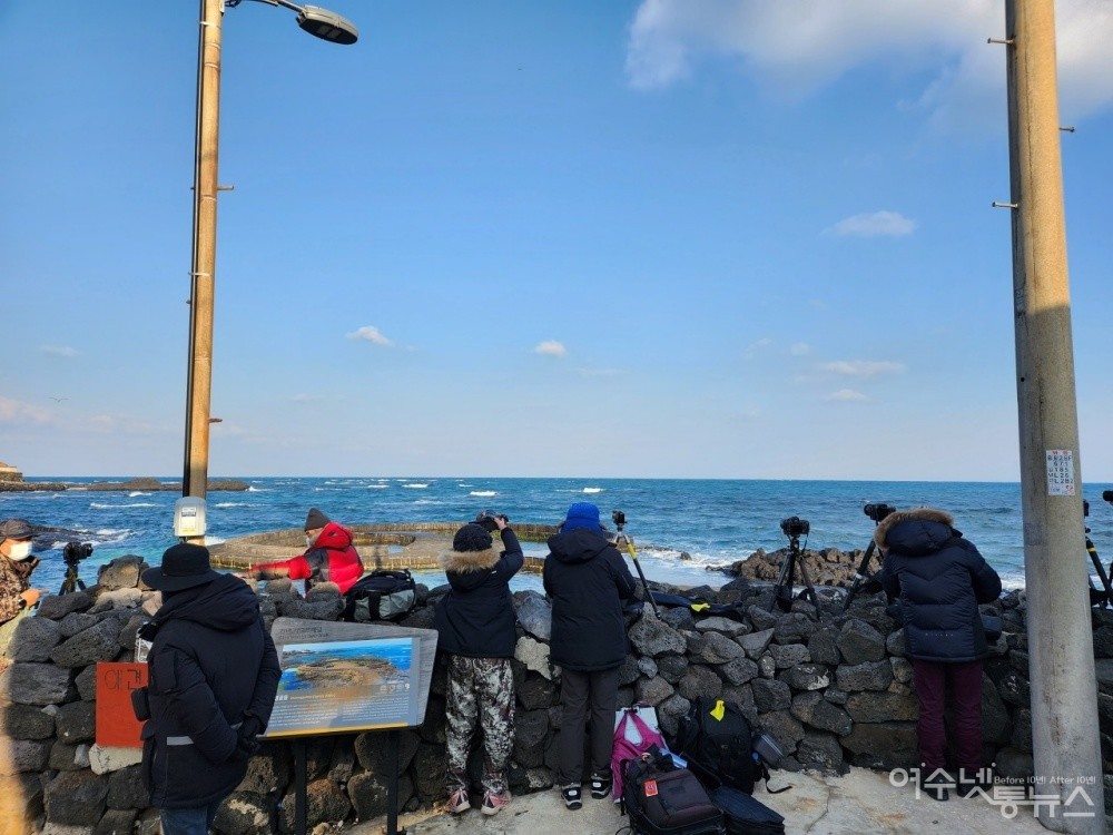 ▲ 제주 청굴물을 방문한 관광객  ⓒ정종현