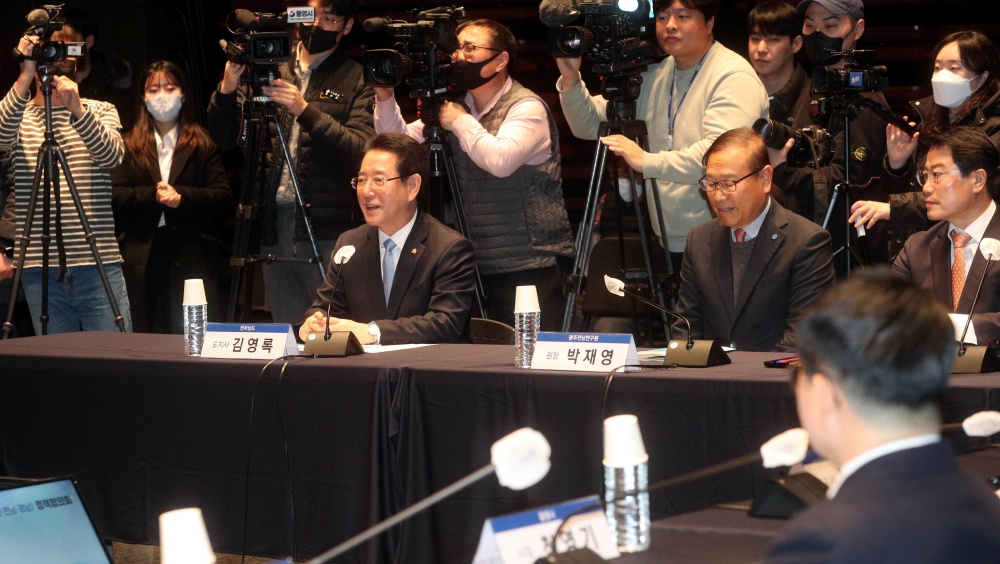 ▲김영록 전남도지사가 20일 오전 경남 통영시 통영국제음악당에서 열린 해양수산부-남해안권(부산ㆍ경남ㆍ전남) 정책협의회에서 인사말을 하고 있다.