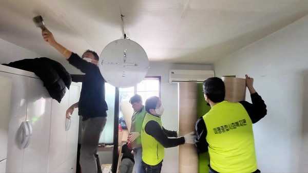 ▲ 주거환경개선 나선 봉사자