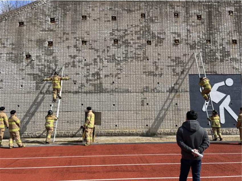 ▲사다리설치 및 등반