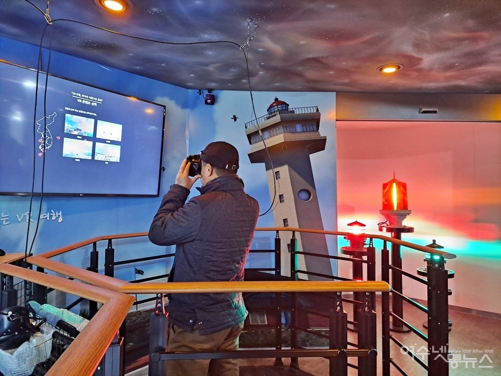 ▲ 오동도 등대홍보관에서는 VR 렌즈를 통해 거문도, 마라도, 어청도, 독도, 네 군데의 모습을 현지에서 본 느낌처럼 체험할 수 있다.ⓒ조찬현