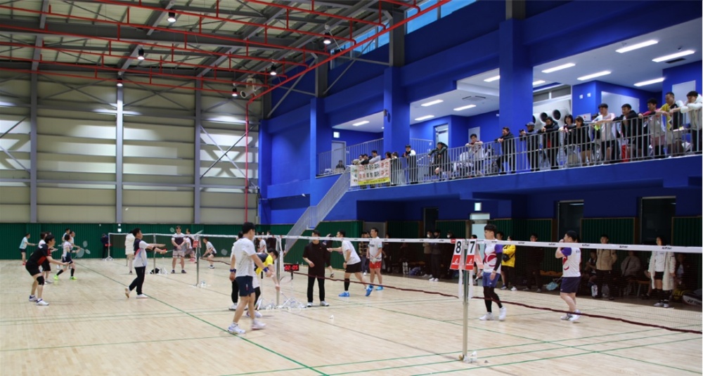 ▲ 제6회 여수기업사랑‧지역사랑 범시민 배드민턴대회 현장 (여수상의 제공)