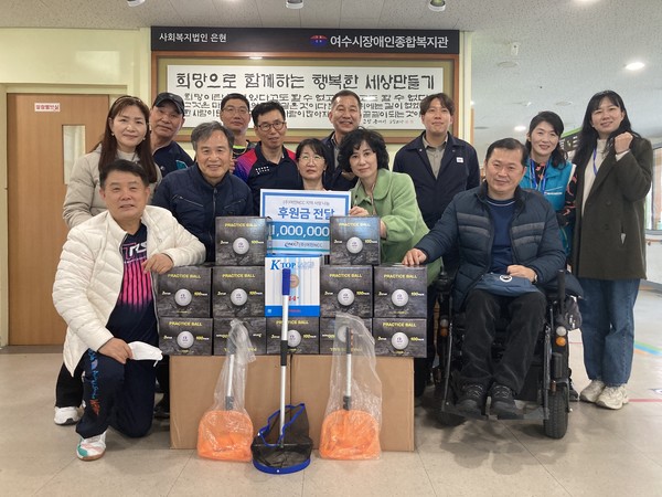 ▲ 탁구교실 참여자들과 함께 기념 촬영