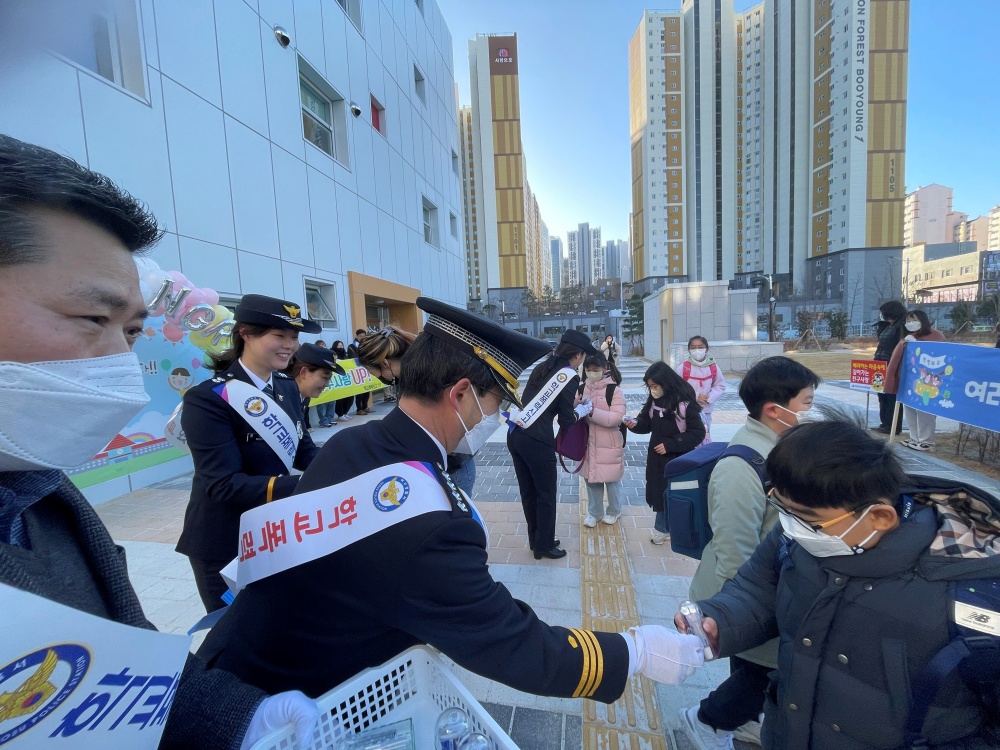 ▲ 여수경찰서 학교폭력 근절 캠페인