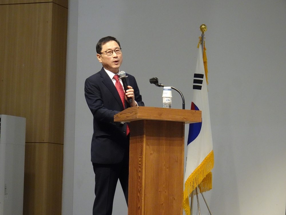 ▲전남대학교 최창호 교수가 주제발표를 하고 있다.