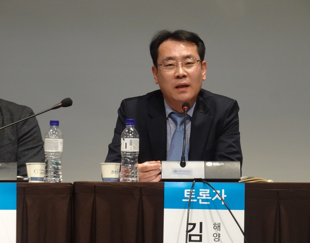 ▲해양수산부 김용태 해양정책과장은 여수시가 정부에 공공개발에 대한 강한 의지를 보일 것을 주문했다.