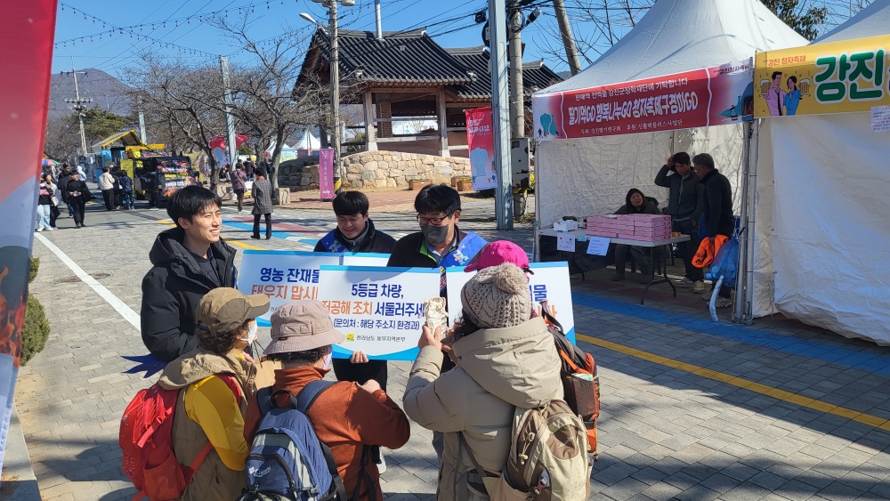 ▲ 미세먼지 줄이기 실천 거리홍보 캠페인