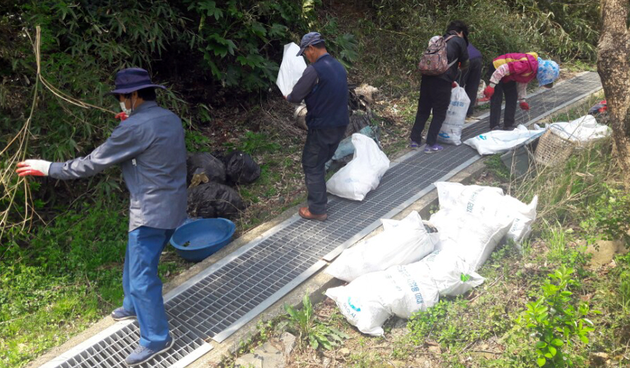 ▲덕충동 영농폐기물 수거 현장