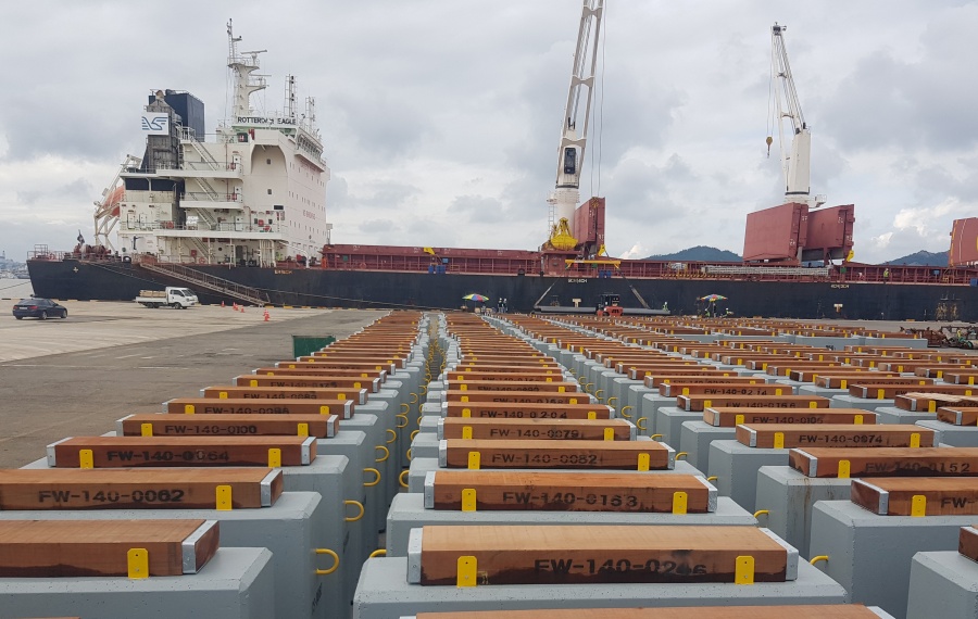 ▲ 대불항 조선기자재 선적