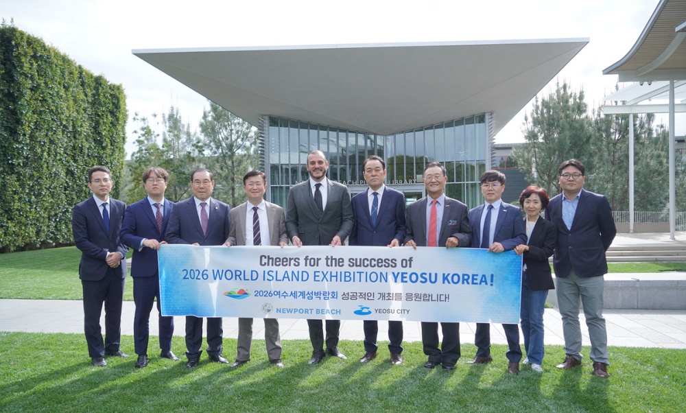 ▲섬박람회 홍보단은 현지시간으로 6일 뉴포트비치시청을 찾아 노아블룸 시장과 면담했다. 