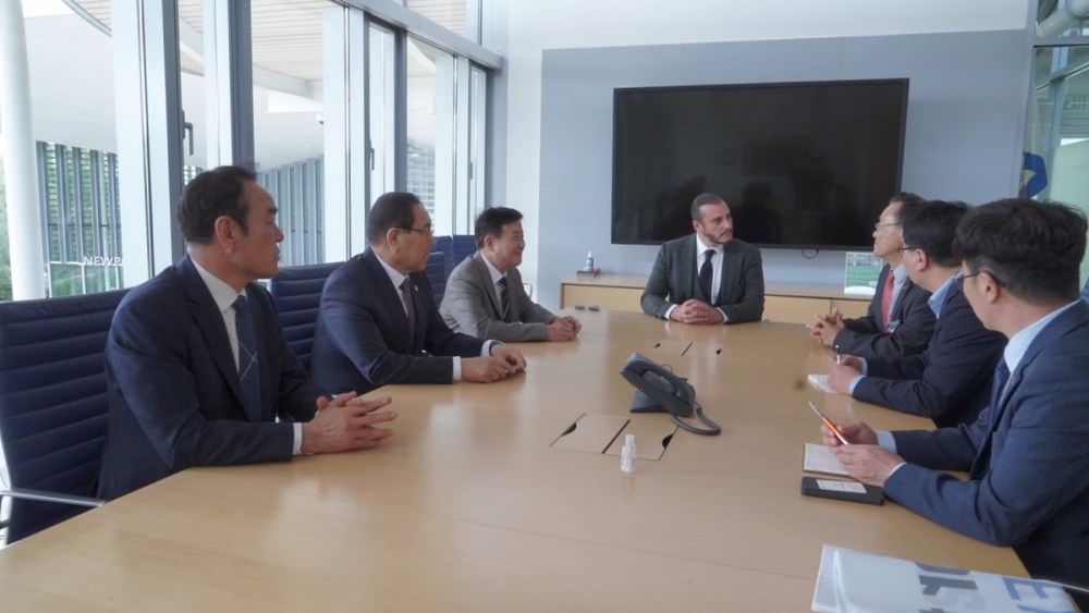 ▲ 섬박람회 홍보단은 현지시간으로 6일 뉴포트비치시청을 찾아 노아블룸 시장과 면담했다. 