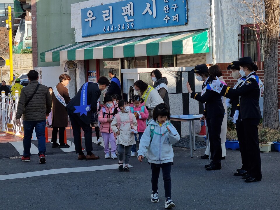 ▲ 여수신월초등학교 학교폭력예방캠페인