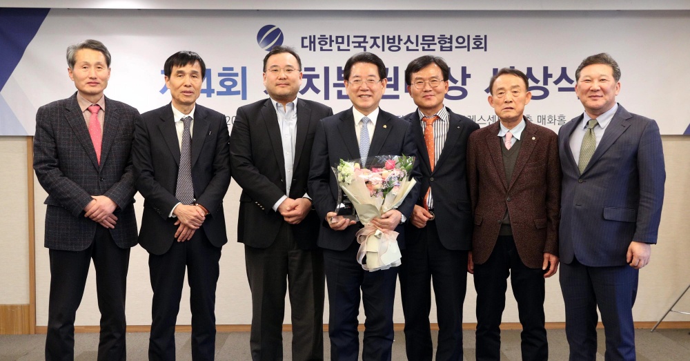 ▲ 김영록 전라남도지사가 기념촬영을 하고 있다.