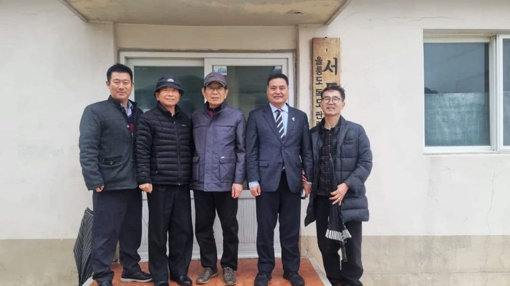 ▲ 주종섭 의원이 관계자들과 함께 근현대문화장소(서도리유물관)를 방문했다.