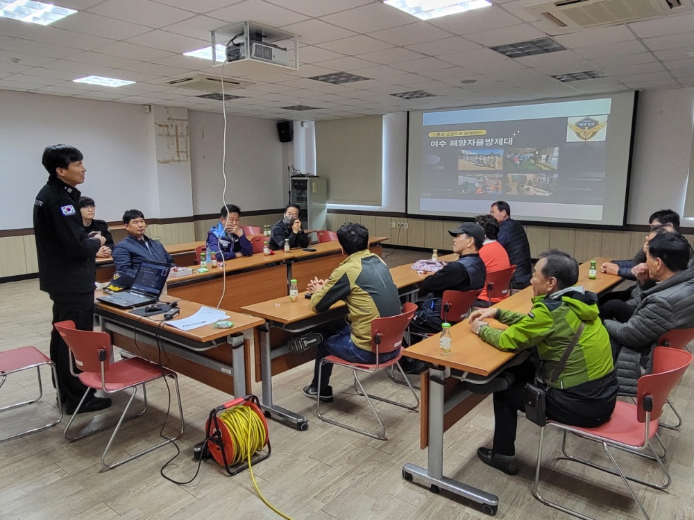 ▲ 해양자율방제대 어민 대상으로 교육을 진행하고 있다.