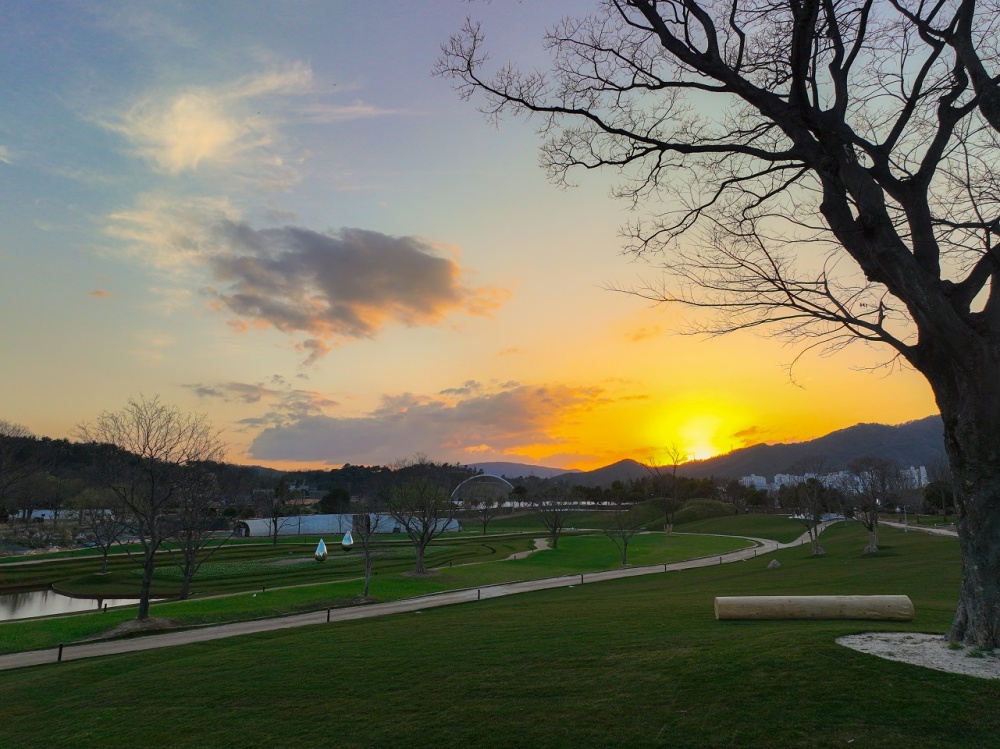 ▲ 키즈가든에 노을이 지고 있다