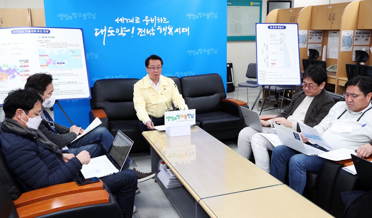 ▲ 문금주 행정부지사가 전라남도 가뭄대책 추진 현황을 설명하고 있다.