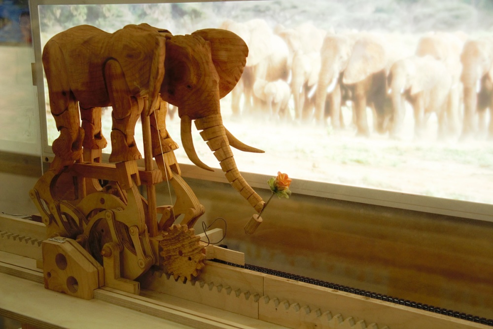 ▲ 이승항 작가 ‘아프리카 코끼리(코끼리가 나에게 꽃을 준다면)’