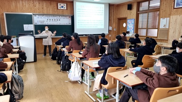▲ 3.1절 이야기 강의 중인 한 중학교. 선도문화연구원.