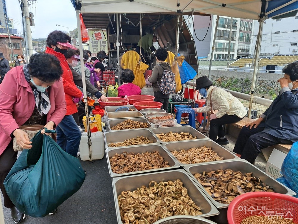 ▲ 뻥튀기 차량이다. 뻥튀기 가격은 6천 원이다. ⓒ조찬현