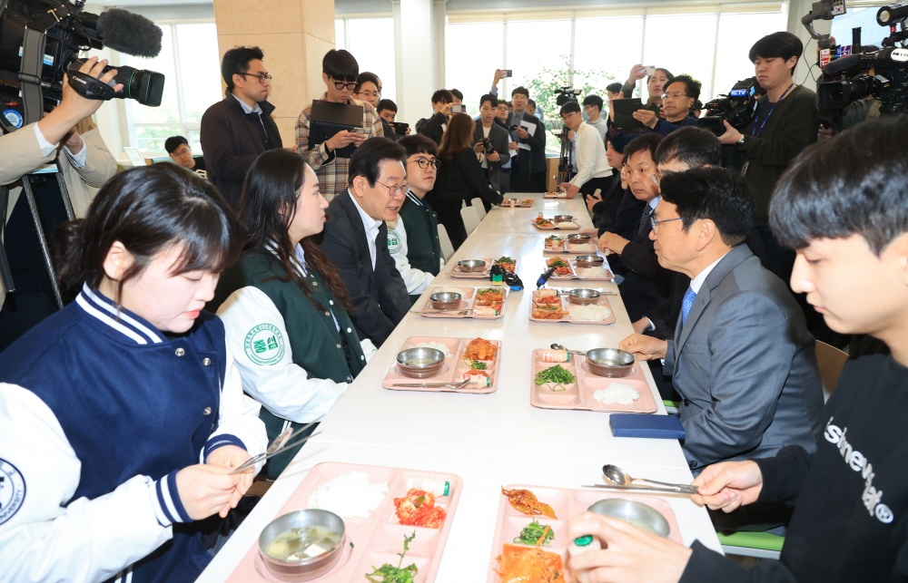 ▲ 전남대학교 ‘천원의 아침밥’ 현장을 방문한 이재명 민주당 대표