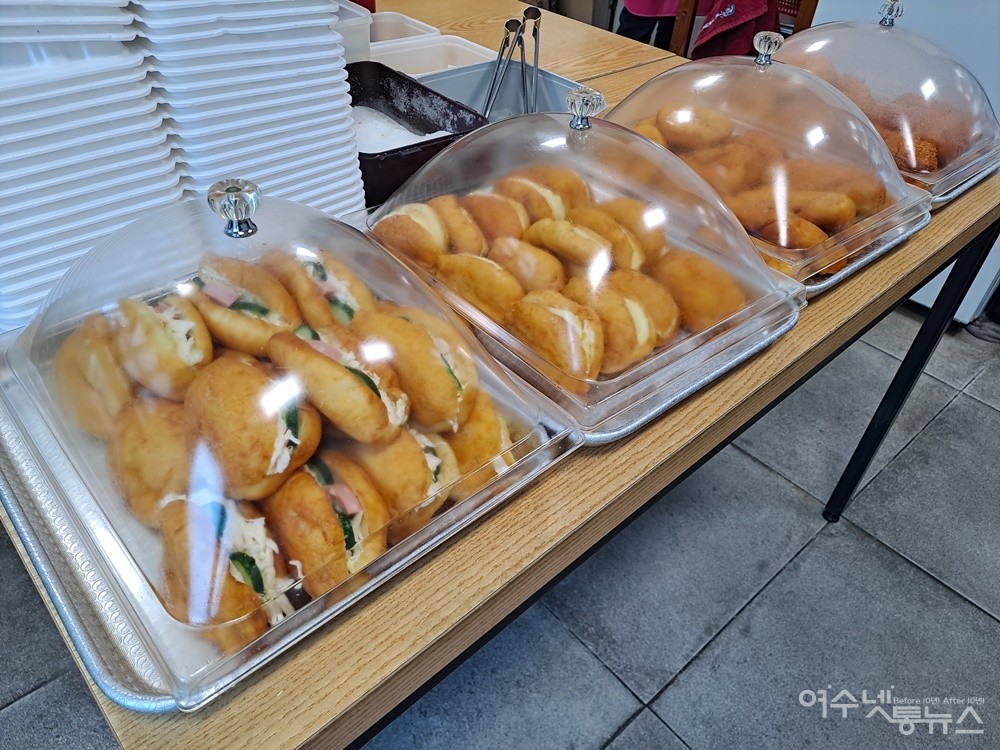 ▲쇼케이스에 진열된 다양한 빵들이 입맛을 유혹한다.  ⓒ조찬현