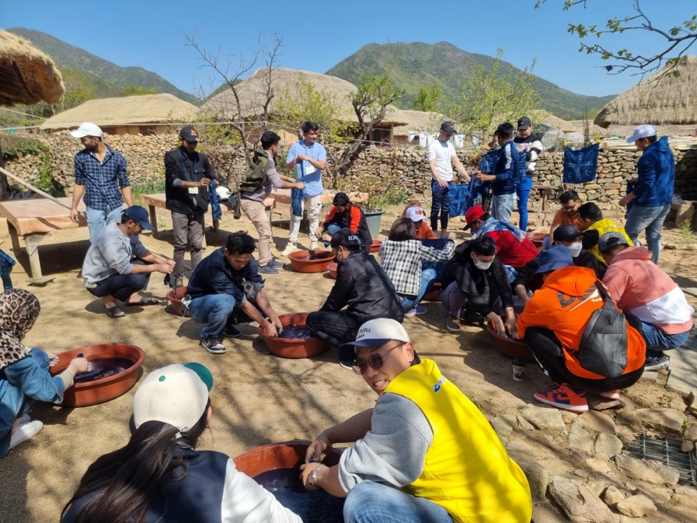▲  외국인 주민 대상 봄맞이 한국문화체험