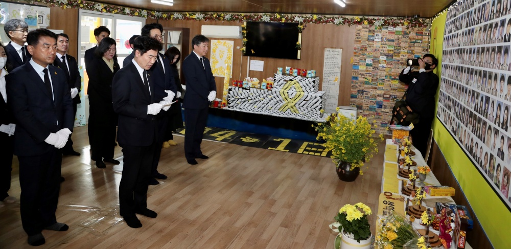 ▲ 진도 팽목항 기념관을 찾은 김대중 교육감