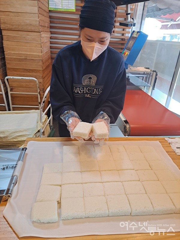 ▲순천 광양기정떡집 옛날옛떡애는 1대 할머니와 아버지, 그리고 2대인 딸(이민경)로 이어진다. ⓒ조찬현